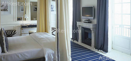 JK Place Capri 11